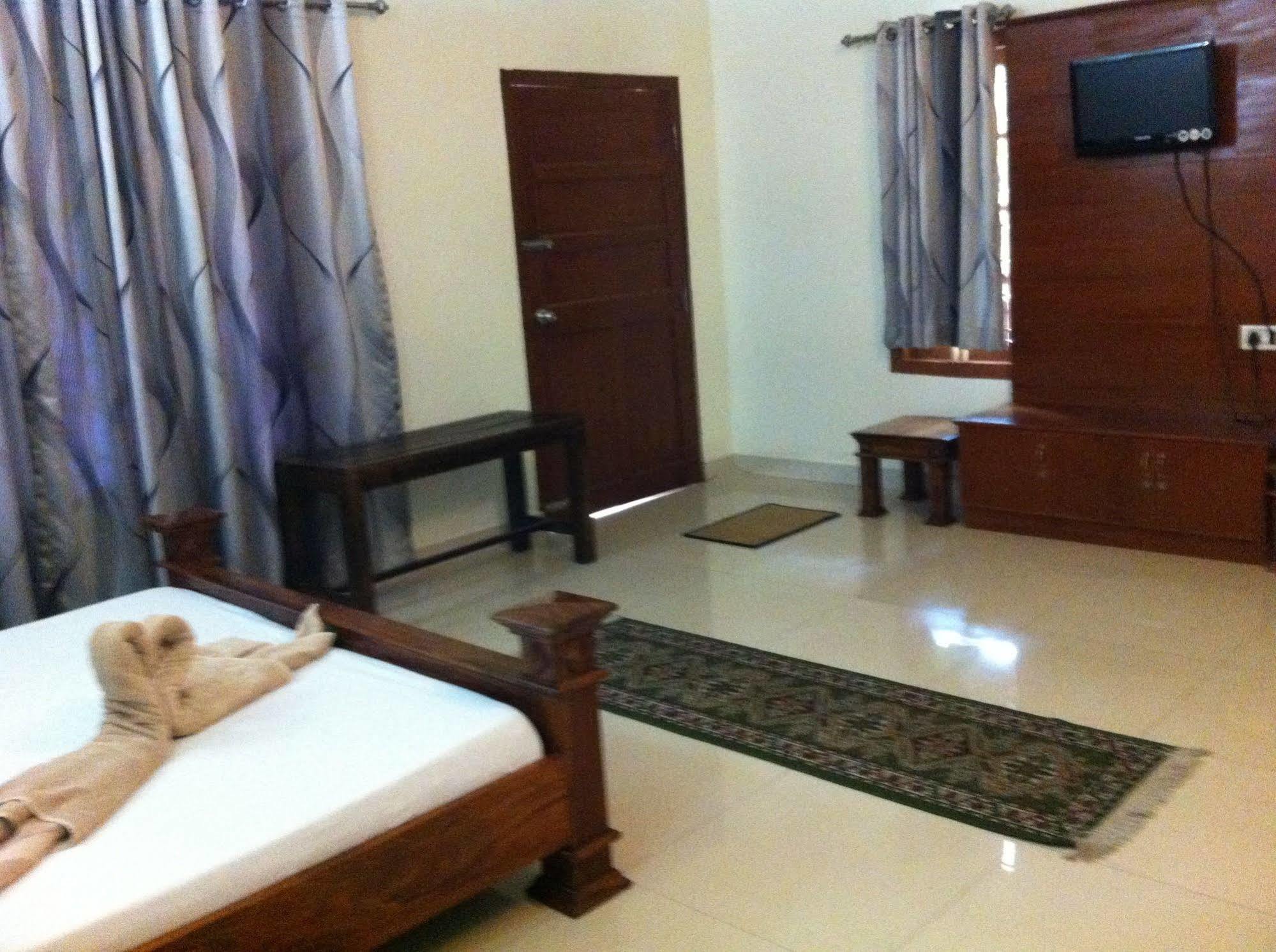 Oyo Home 63551 Pleasant Stay Near Fort Kochi Beach Exterior photo