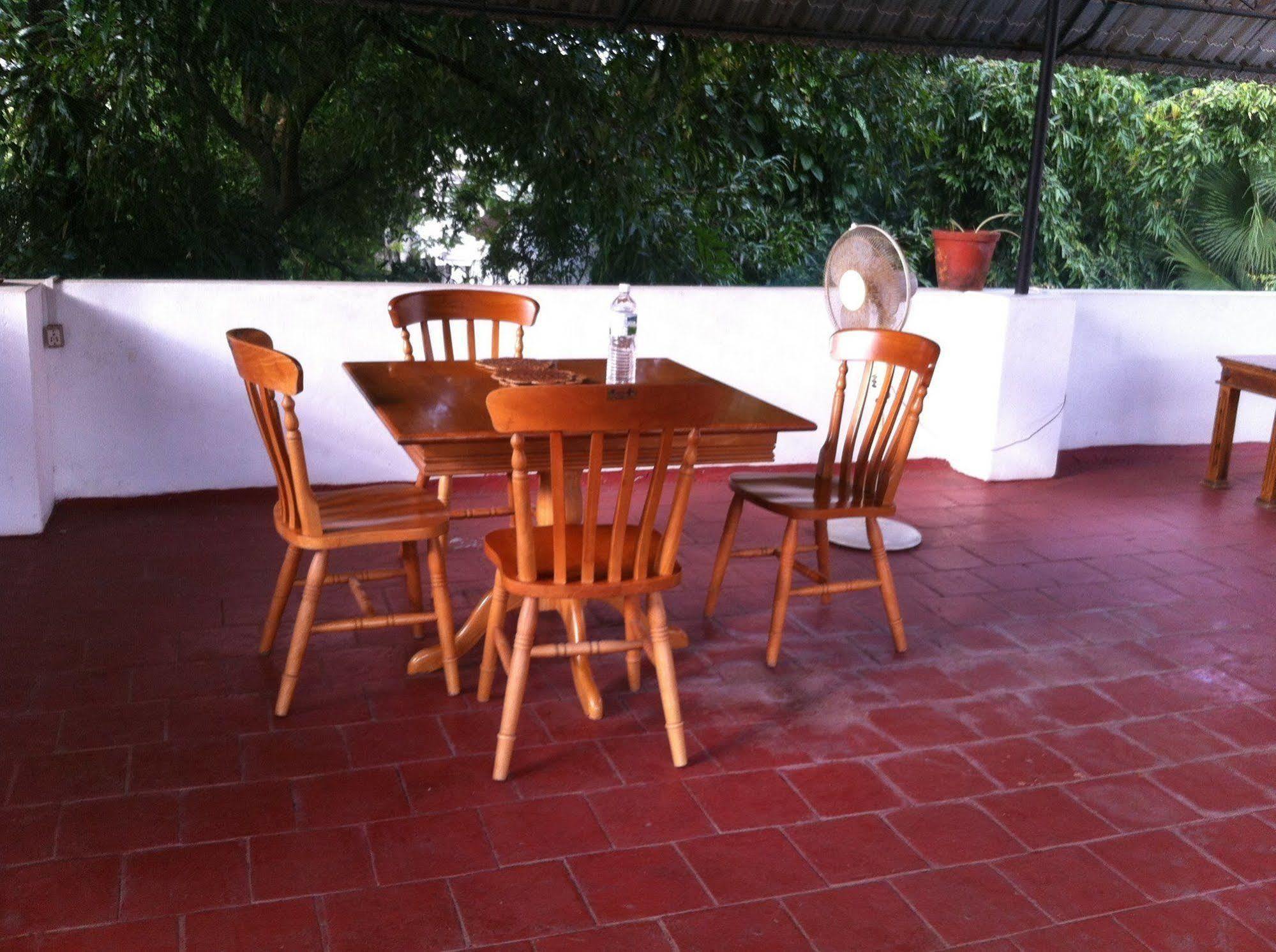 Oyo Home 63551 Pleasant Stay Near Fort Kochi Beach Exterior photo